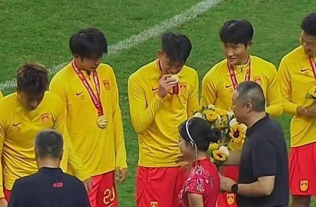 1718322827818011006.jpg tucao.jpg