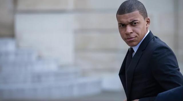 雷竞技电竞-姆巴佩临签字变卦，通知皇马再等等是什么意思？